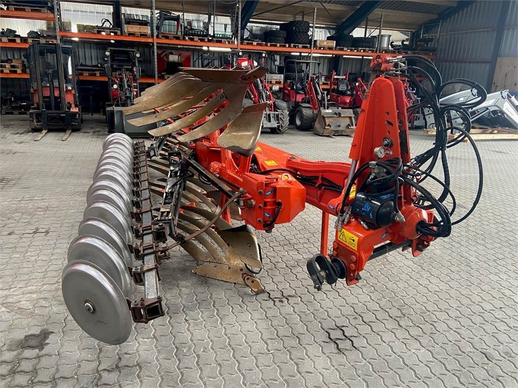 Kuhn VARI-MASTER 153 4+1 - Plug: slika 2 Kuhn VARI-MASTER 153 4+1 - Plug: slika 2