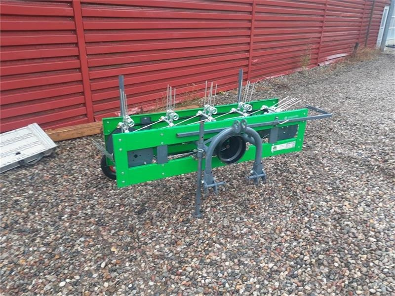 - - - HØ VENDER - Dodatak za Komunalni traktor: slika 2 - - - HØ VENDER - Dodatak za Komunalni traktor: slika 2