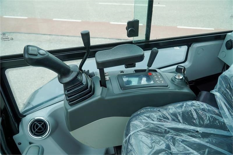 Mini bager Eurotrac HE26-SR: slika 11 Mini bager Eurotrac HE26-SR: slika 11