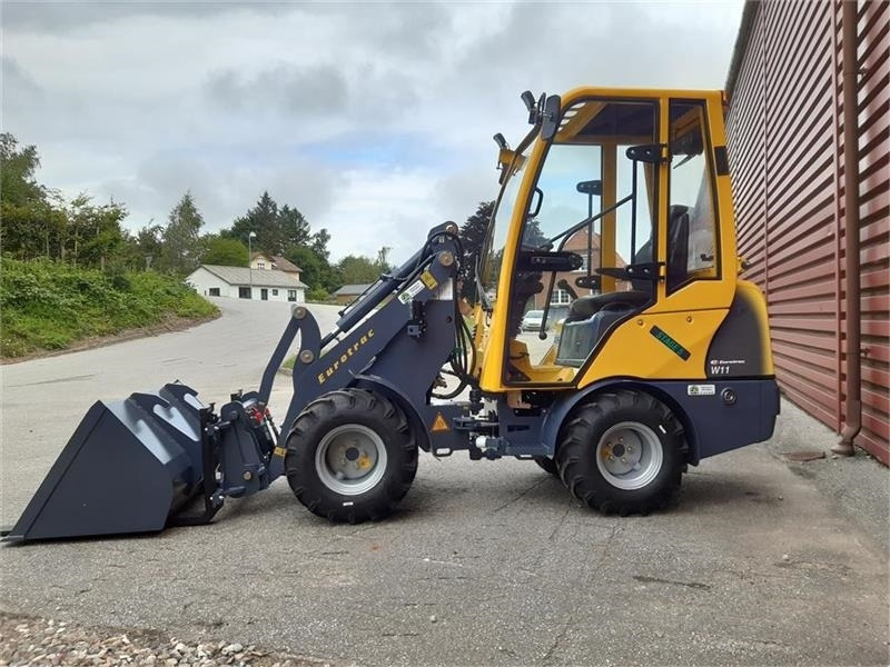 Eurotrac W11 med lang arm, førerhus, skovl og gafler - Zglobni utovarivač: slika 3 Eurotrac W11 med lang arm, førerhus, skovl og gafler - Zglobni utovarivač: slika 3