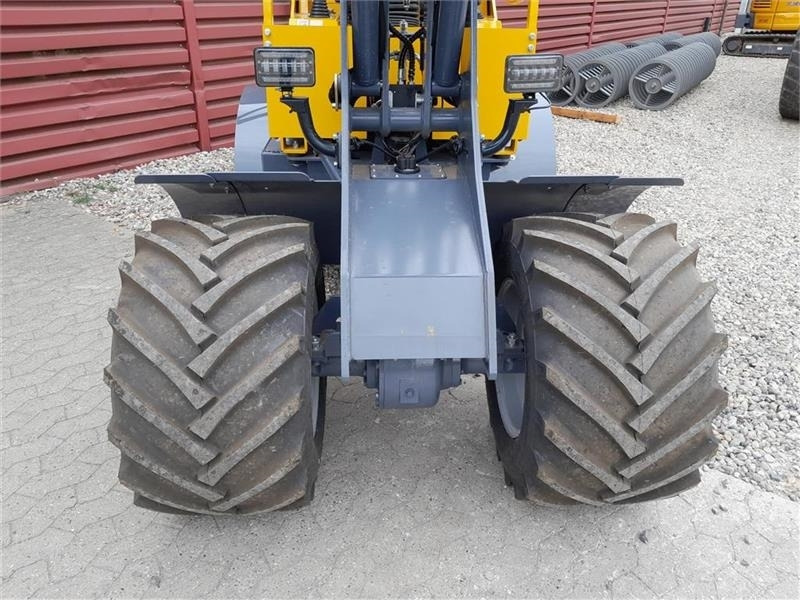 Zglobni utovarivač Eurotrac W12: slika 14