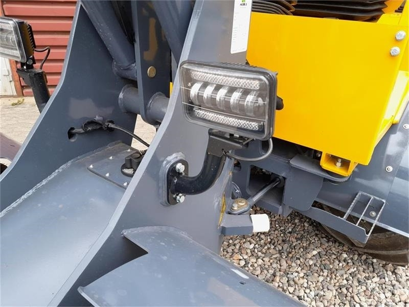 Zglobni utovarivač Eurotrac W12: slika 15