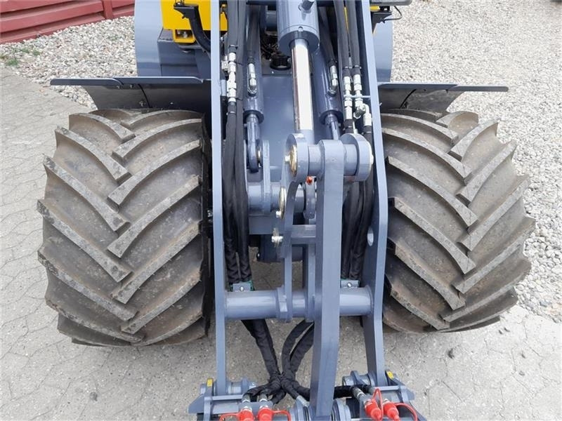 Zglobni utovarivač Eurotrac W12: slika 7