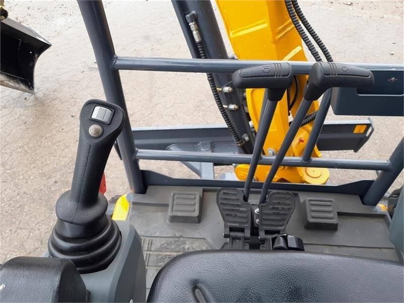 Lizing XCMG xe27e u/hus  XCMG xe27e u/hus: slika 12
