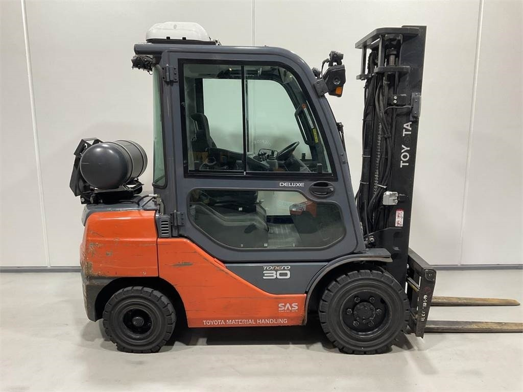 Gasni viljuškar Toyota 02-8FGF30: slika 1