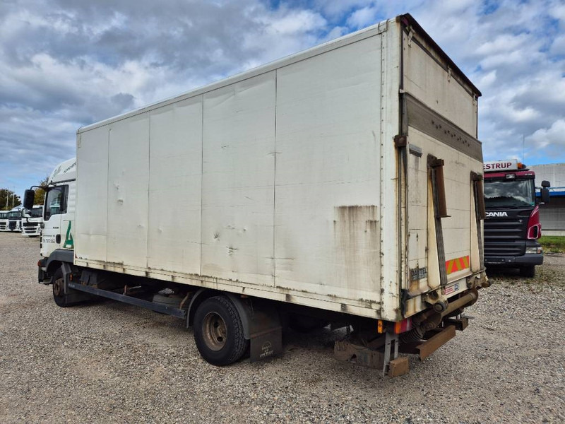 MAN TGL 10 / 12.180 4x2 with lift /ramp - Kamion sa zatvorenim sandukom: slika 2 MAN TGL 10 / 12.180 4x2 with lift /ramp - Kamion sa zatvorenim sandukom: slika 2