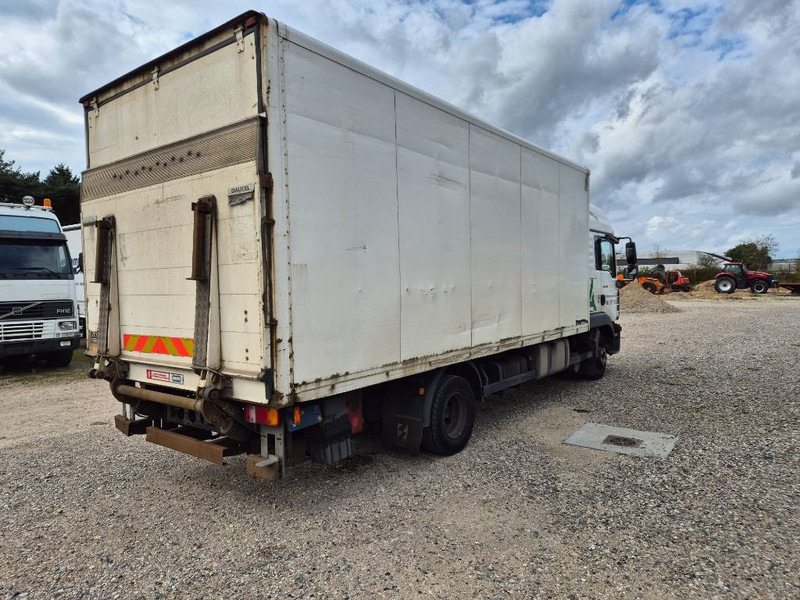 MAN TGL 10 / 12.180 4x2 with lift /ramp - Kamion sa zatvorenim sandukom: slika 4 MAN TGL 10 / 12.180 4x2 with lift /ramp - Kamion sa zatvorenim sandukom: slika 4