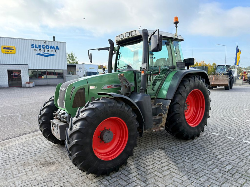 Fendt 712 Vario - Traktor: slika 1 Fendt 712 Vario - Traktor: slika 1