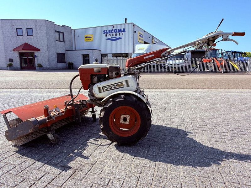 Honda F800 Veegmachine - Autočistilica: slika 1 Honda F800 Veegmachine - Autočistilica: slika 1