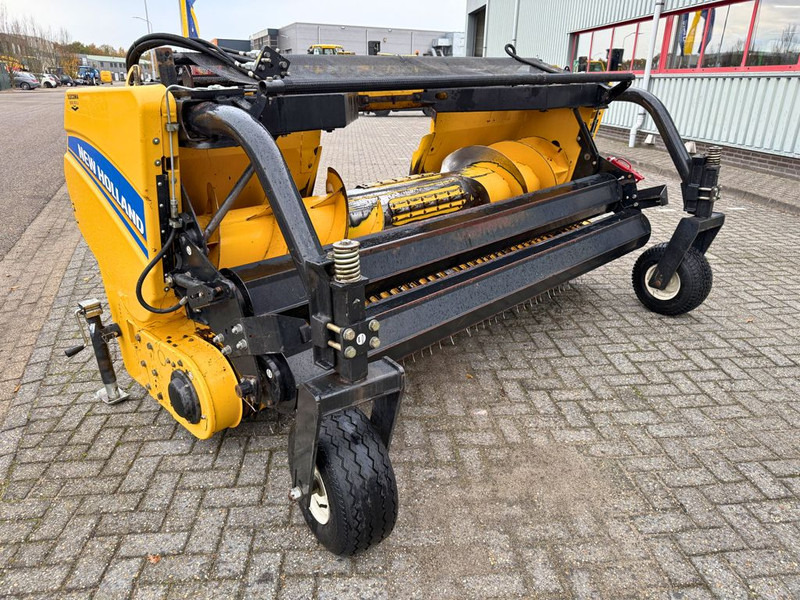 New Holland 300FPE Gras Pickup - Kombajn: slika 4 New Holland 300FPE Gras Pickup - Kombajn: slika 4