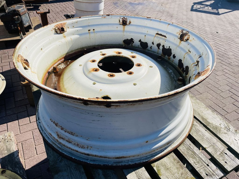 New Holland DW15Lx 38 set velgen - Felna: slika 1 New Holland DW15Lx 38 set velgen - Felna: slika 1