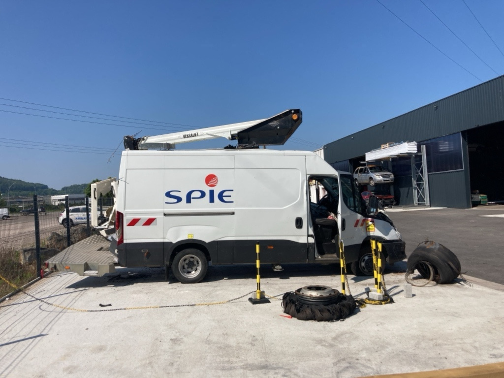 IVECO DAILY FOURGON 50C18 - Vazdušna platforma montirana na kamion: slika 2 IVECO DAILY FOURGON 50C18 - Vazdušna platforma montirana na kamion: slika 2