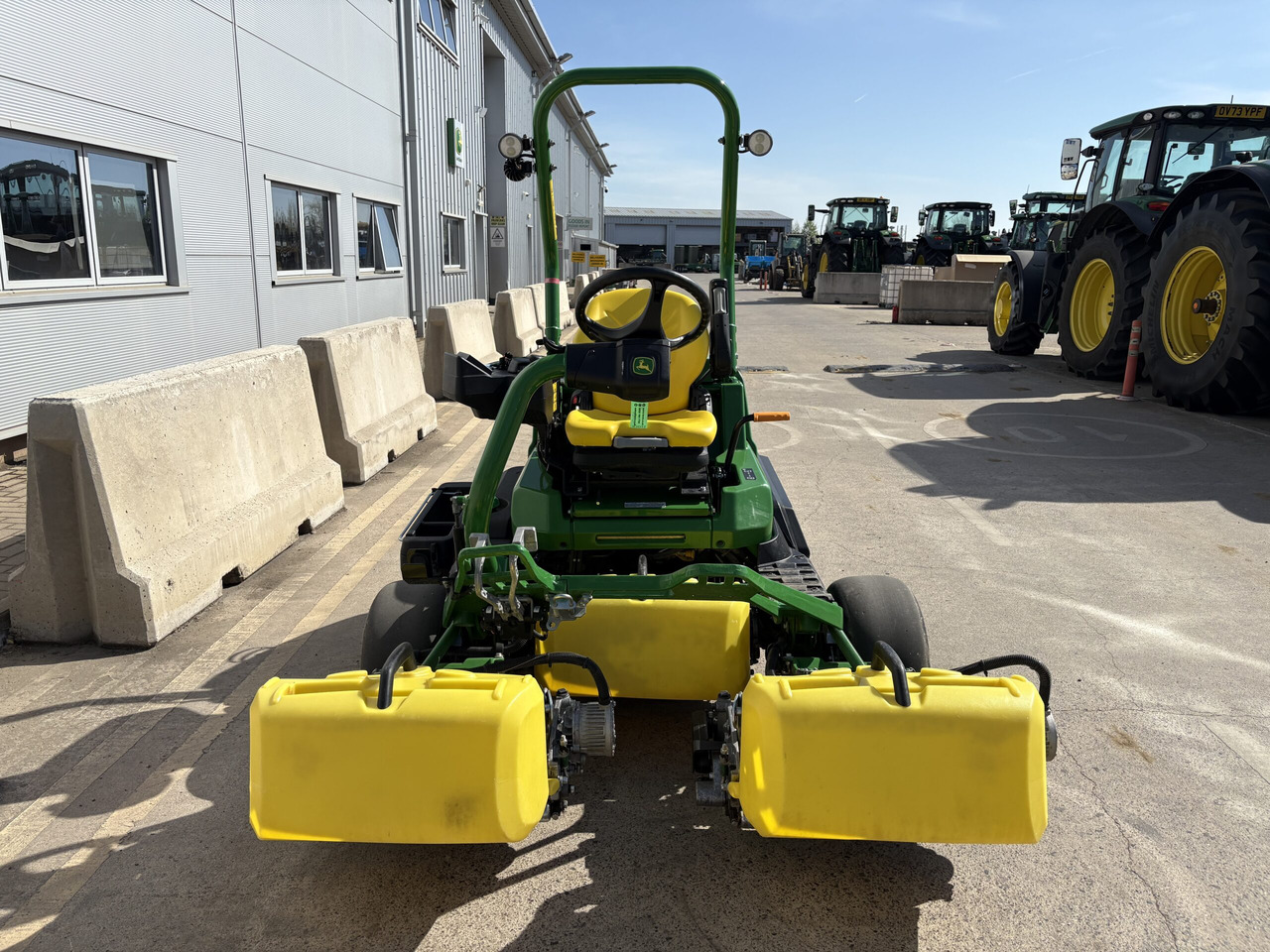 John Deere 2750E Triplex mower - Baštenska kosačica: slika 2 John Deere 2750E Triplex mower - Baštenska kosačica: slika 2