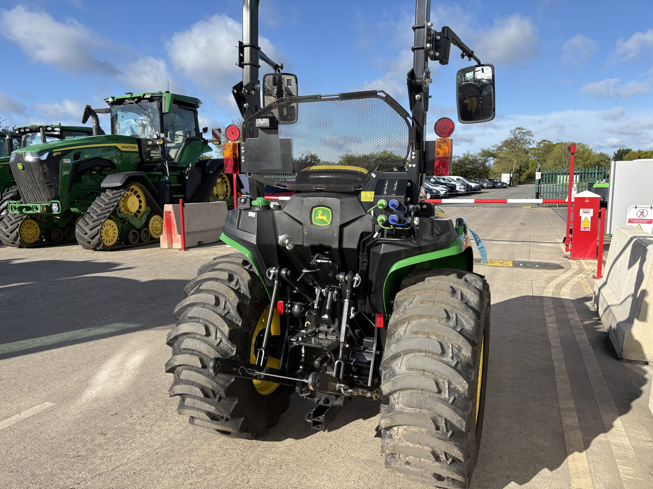 John Deere 3025E Compact tractor - Mali traktor: slika 4 John Deere 3025E Compact tractor - Mali traktor: slika 4