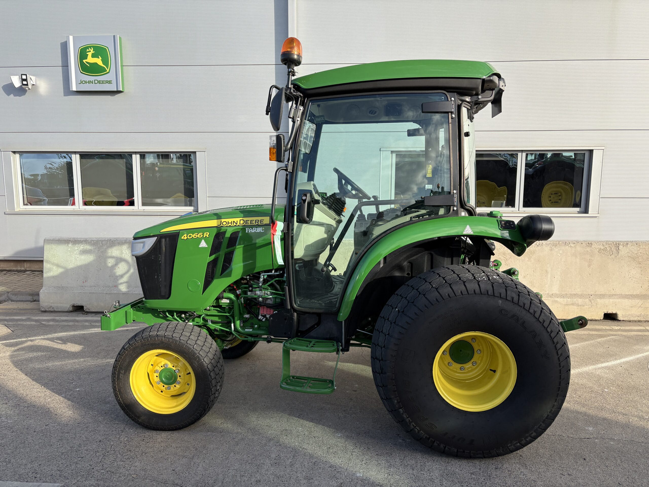 John Deere 4066R Compact Tractor - Mali traktor: slika 1 John Deere 4066R Compact Tractor - Mali traktor: slika 1