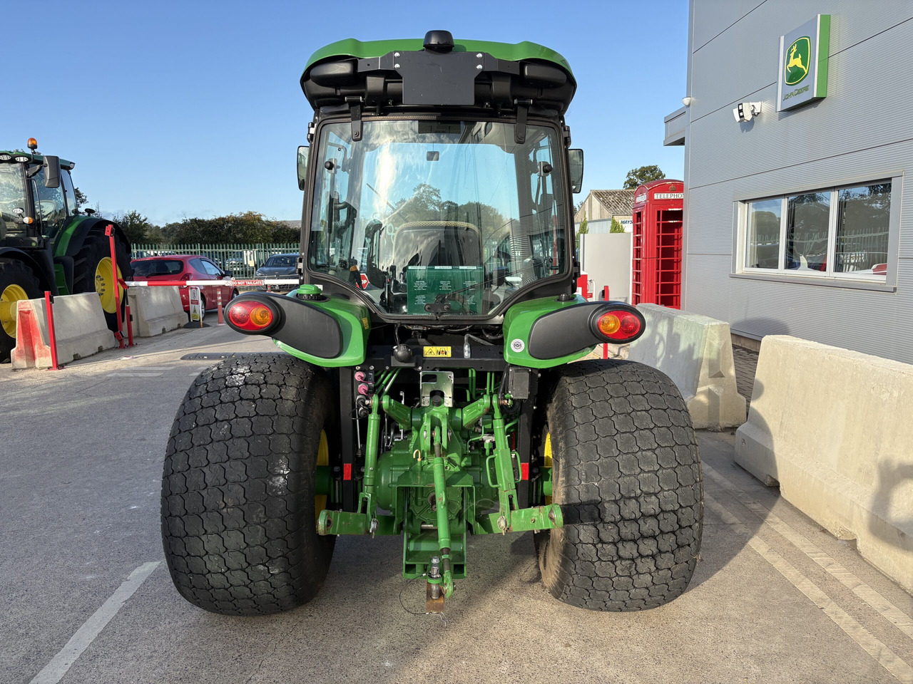 John Deere 4066R Compact Tractor - Mali traktor: slika 3 John Deere 4066R Compact Tractor - Mali traktor: slika 3