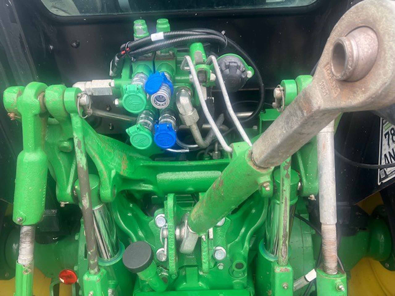 Traktor John Deere 5085M: slika 8