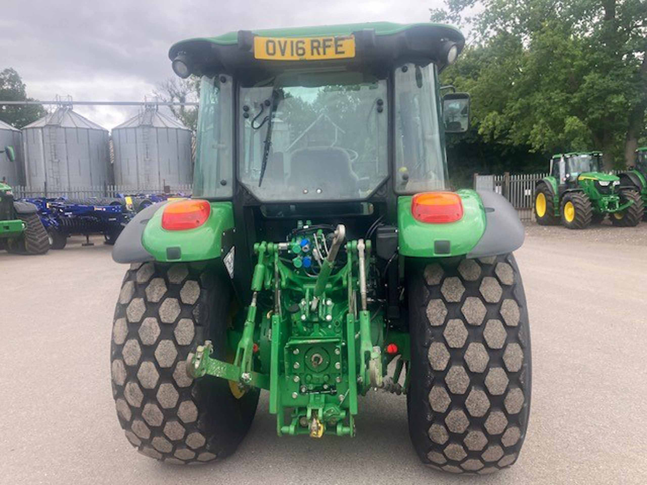 Traktor John Deere 5085M: slika 7