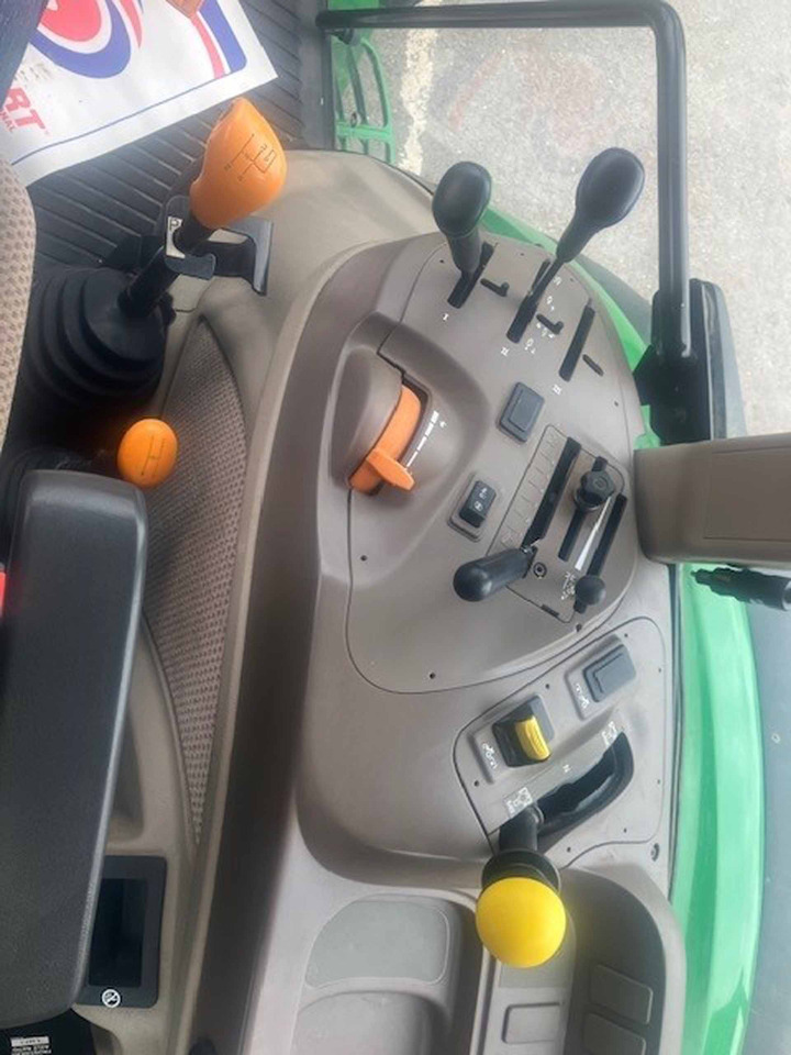 Traktor John Deere 5085M: slika 15