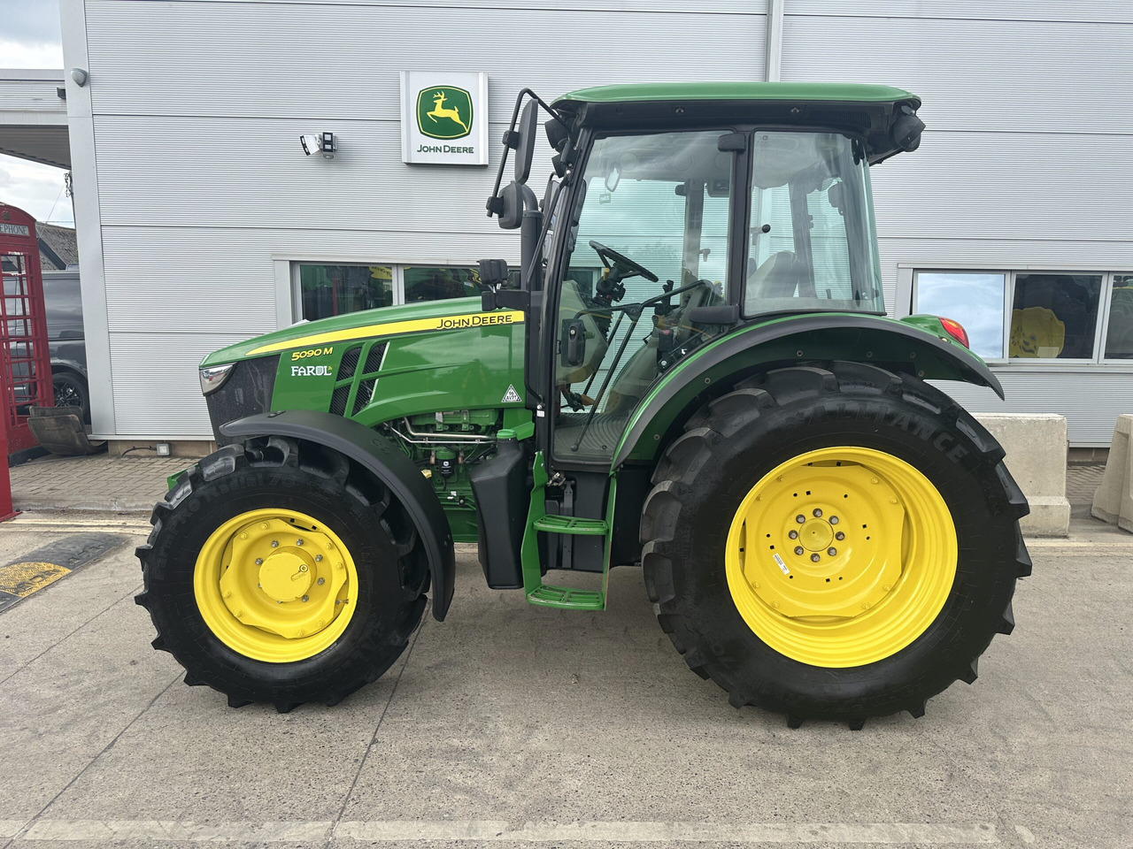 John Deere 5090M - Traktor: slika 2 John Deere 5090M - Traktor: slika 2