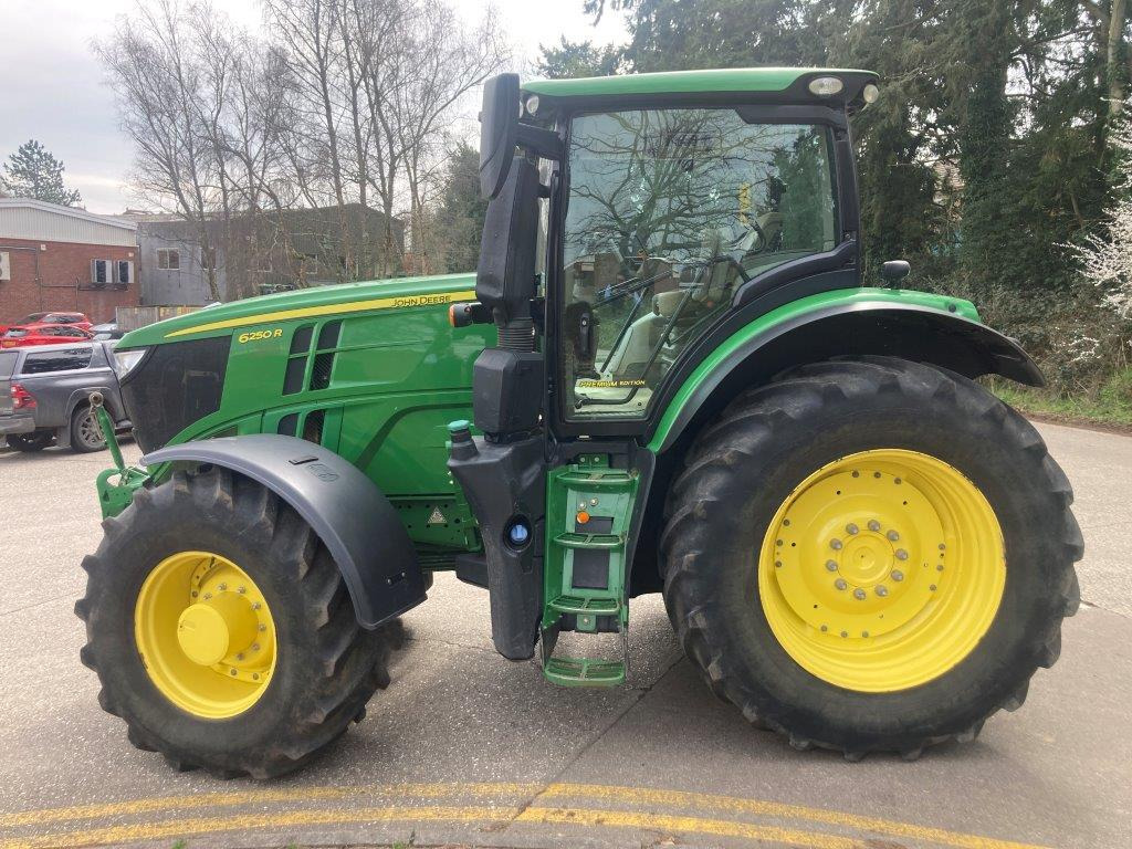 John Deere 6250R - Traktor: slika 2 John Deere 6250R - Traktor: slika 2