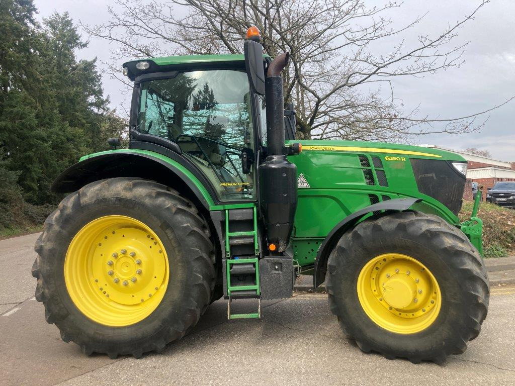 John Deere 6250R - Traktor: slika 1 John Deere 6250R - Traktor: slika 1