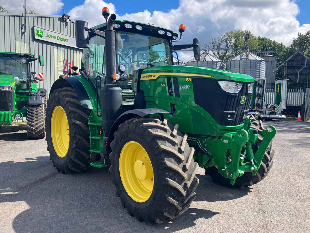 John Deere 6R 195 - Traktor: slika 2 John Deere 6R 195 - Traktor: slika 2