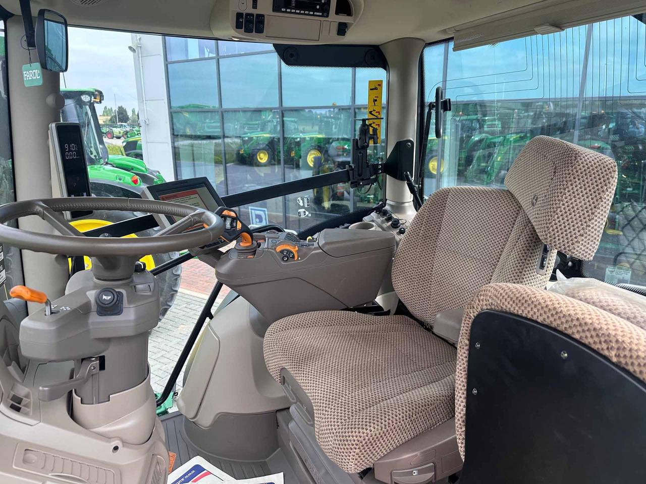John Deere 6R 215 - Traktor: slika 5 John Deere 6R 215 - Traktor: slika 5