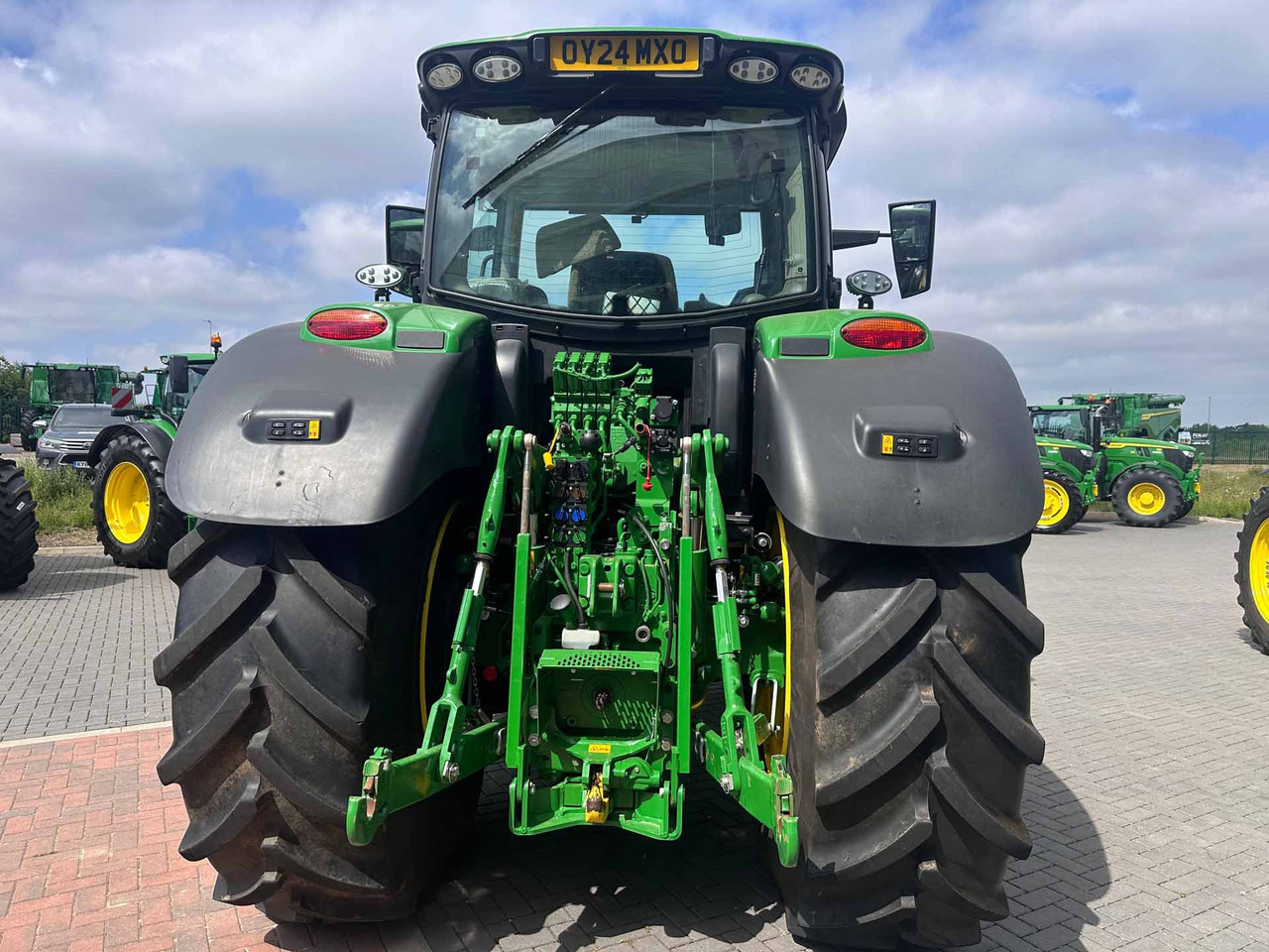 John Deere 6R 215 - Traktor: slika 2 John Deere 6R 215 - Traktor: slika 2