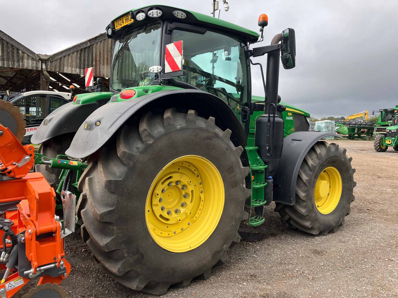 John Deere 6R 215 - Traktor: slika 2 John Deere 6R 215 - Traktor: slika 2