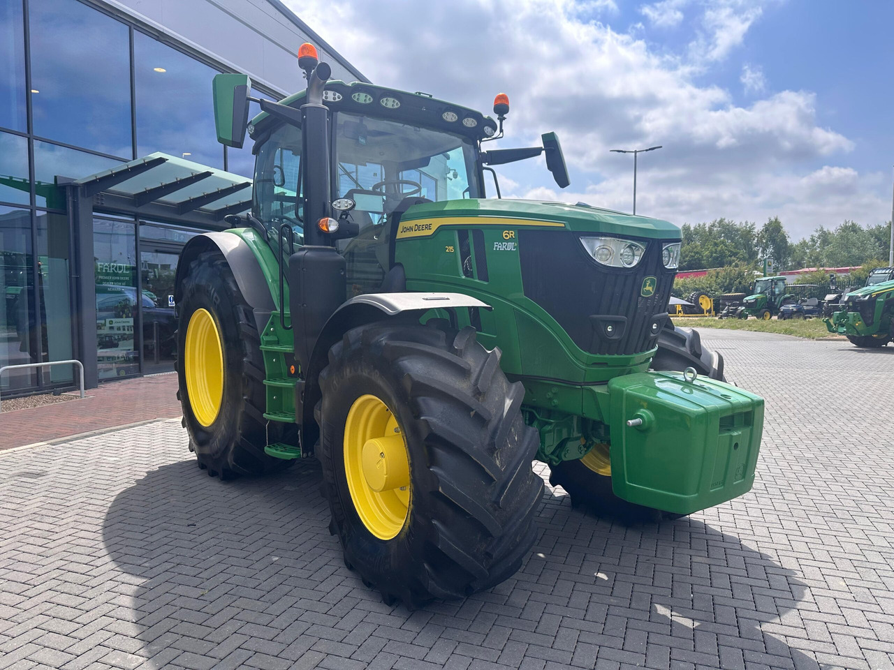 John Deere 6R 215 - Traktor: slika 1 John Deere 6R 215 - Traktor: slika 1