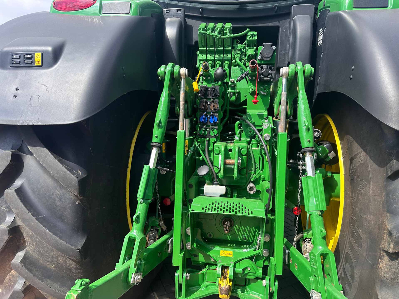 John Deere 6R 215 - Traktor: slika 3 John Deere 6R 215 - Traktor: slika 3