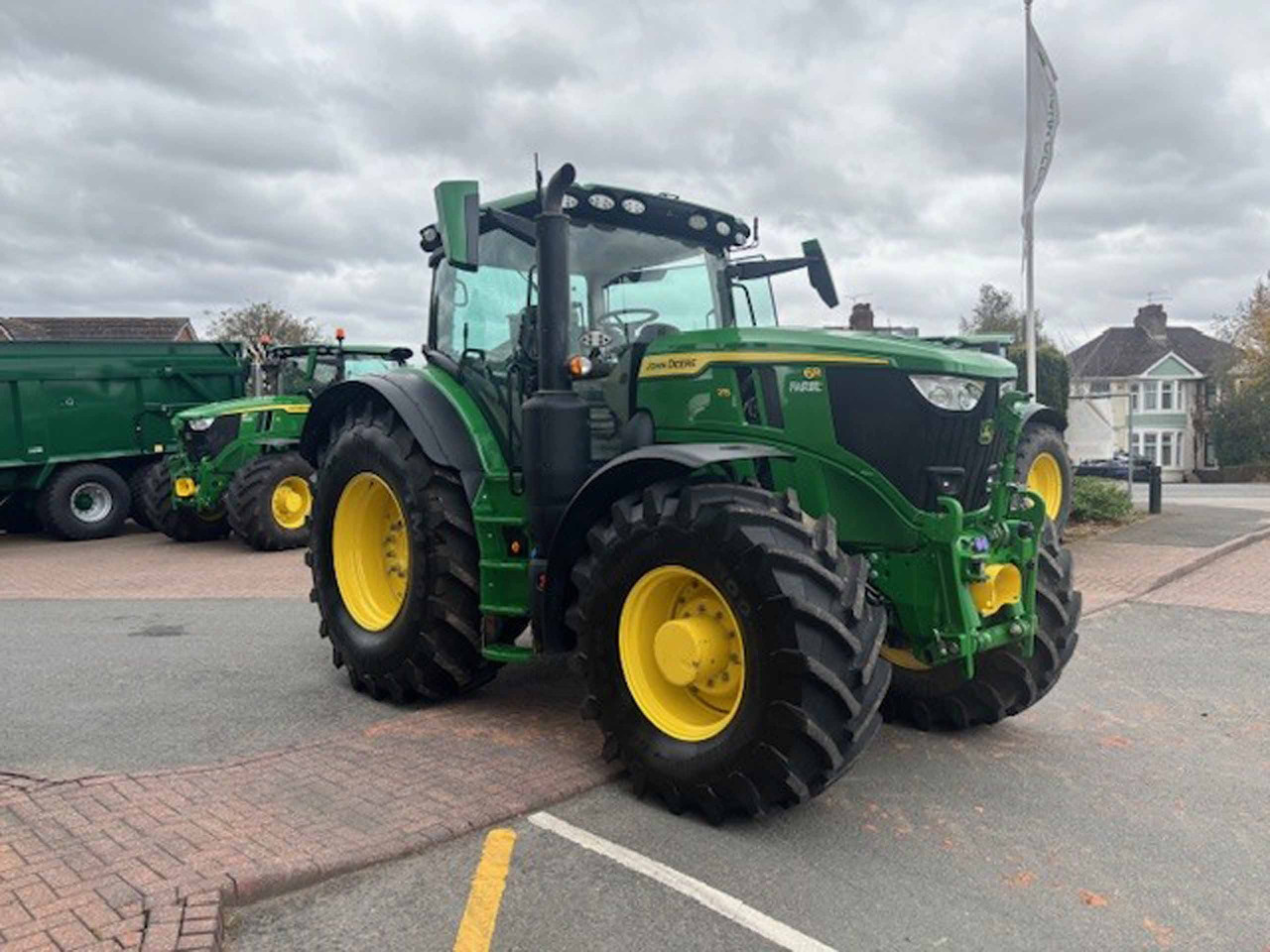 John Deere 6R 215 - Traktor: slika 2 John Deere 6R 215 - Traktor: slika 2