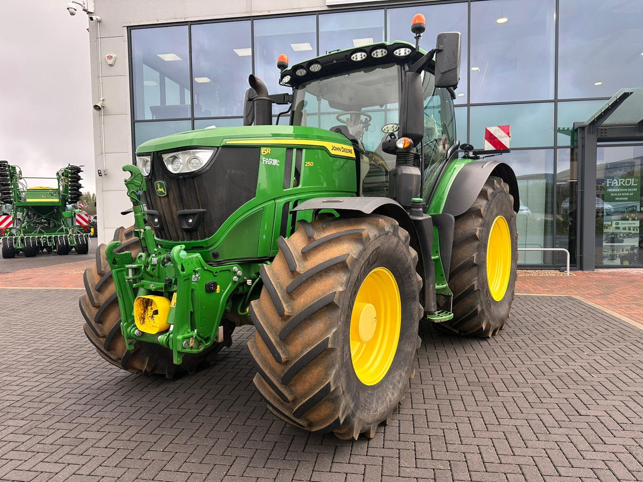 John Deere 6R 250 - Traktor: slika 1 John Deere 6R 250 - Traktor: slika 1