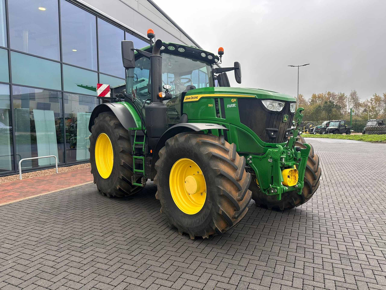 John Deere 6R 250 - Traktor: slika 5 John Deere 6R 250 - Traktor: slika 5