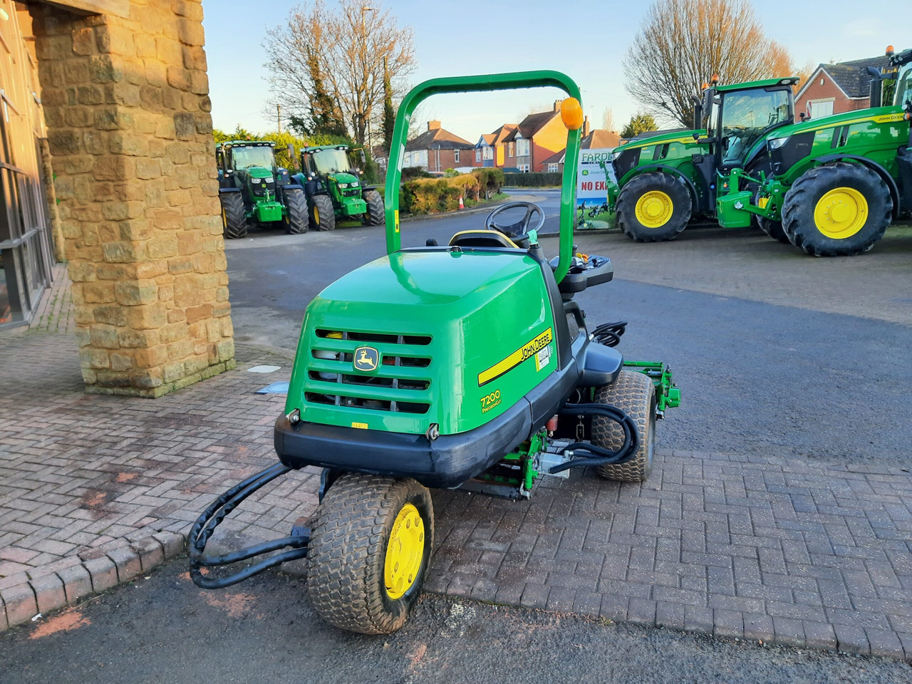 John Deere 7200 utility triple mower - Baštenska kosačica: slika 3 John Deere 7200 utility triple mower - Baštenska kosačica: slika 3