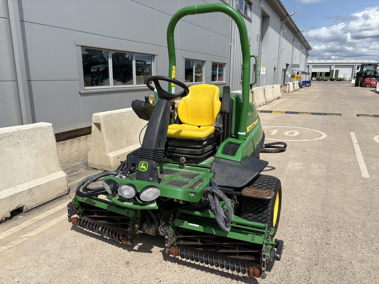 John Deere 7200A Triple Mower - Baštenska kosačica: slika 3 John Deere 7200A Triple Mower - Baštenska kosačica: slika 3