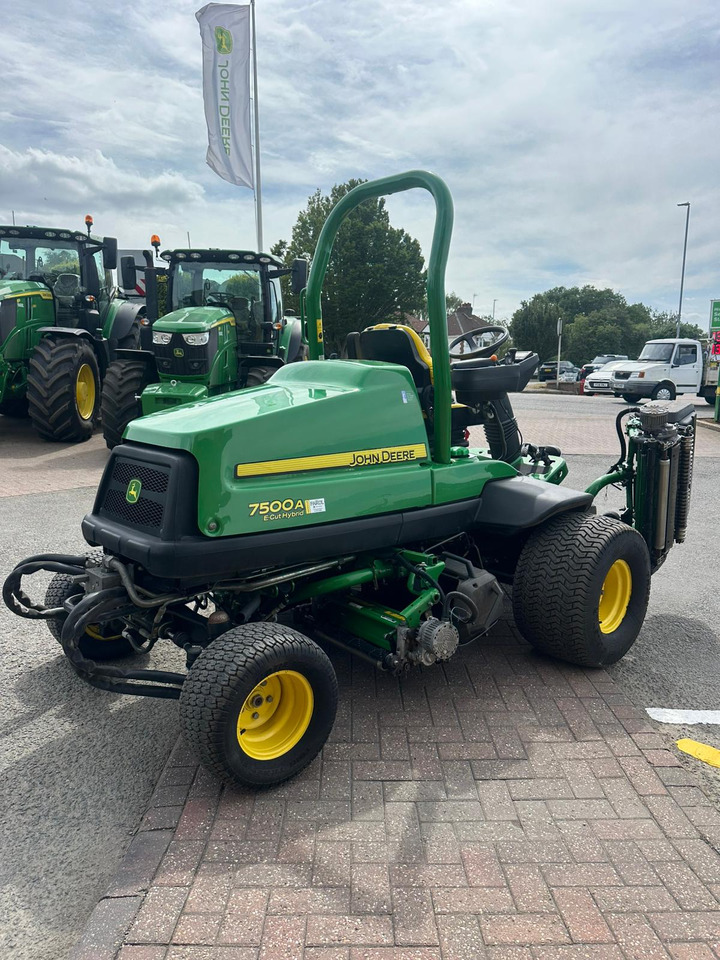 John Deere 7500AE Fairway Mower - Baštenska kosačica: slika 2 John Deere 7500AE Fairway Mower - Baštenska kosačica: slika 2