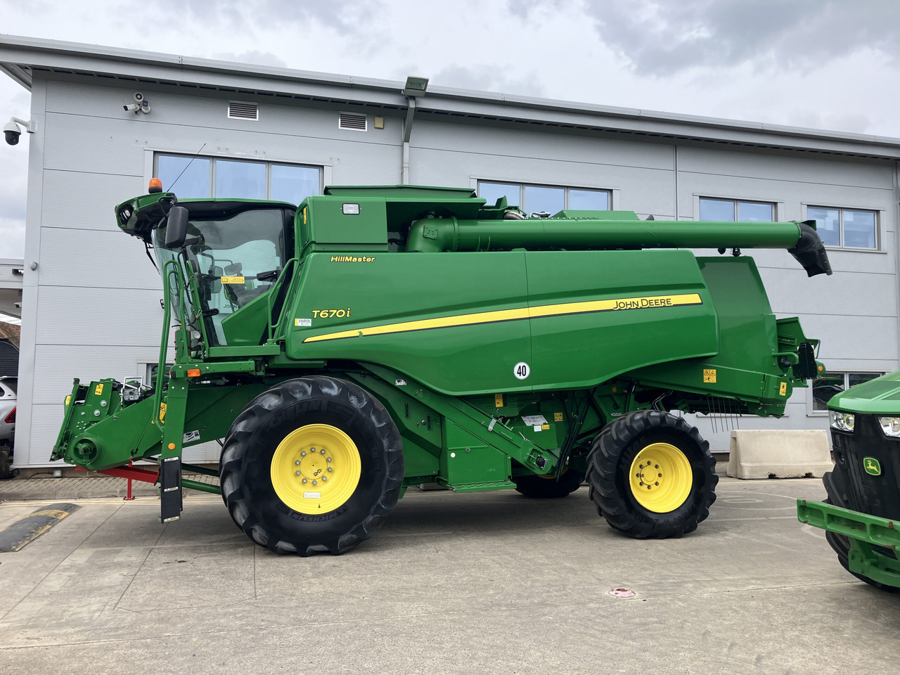 John Deere T670i HillMaster - Kombinovani kombajn: slika 2 John Deere T670i HillMaster - Kombinovani kombajn: slika 2