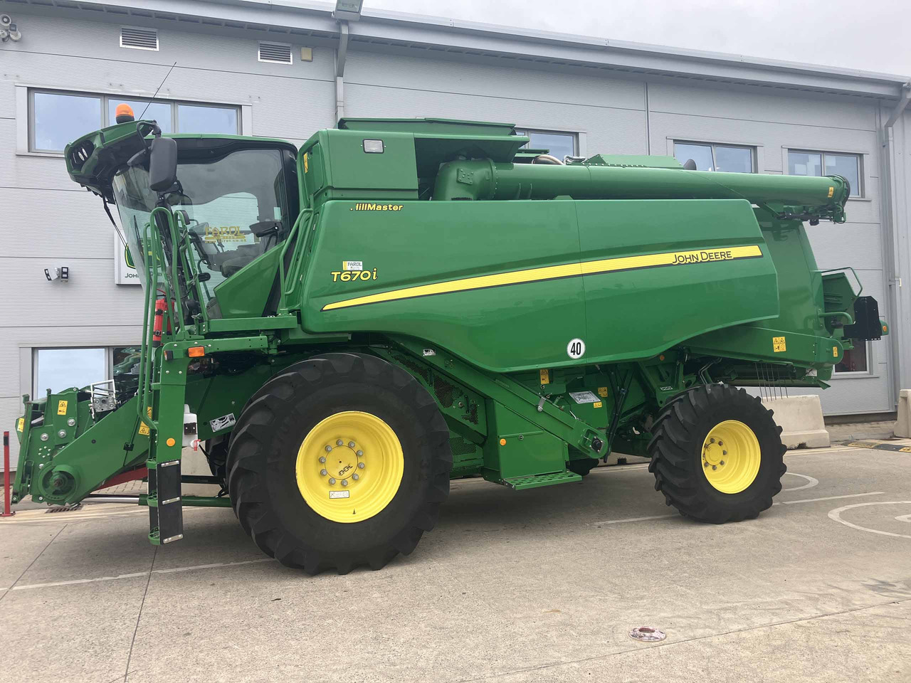 John Deere T670i HillMaster - Kombinovani kombajn: slika 2 John Deere T670i HillMaster - Kombinovani kombajn: slika 2