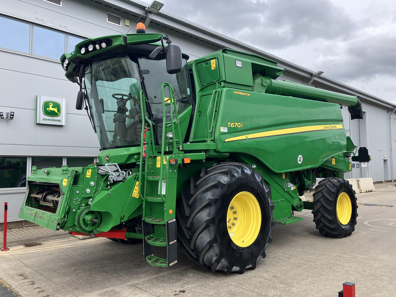 John Deere T670i HillMaster - Kombinovani kombajn: slika 1 John Deere T670i HillMaster - Kombinovani kombajn: slika 1