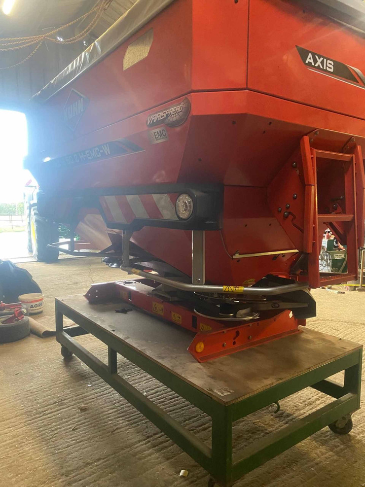 Kuhn Axis 50.2 H-EMC-W - Rasipač veštačkog đubriva: slika 4 Kuhn Axis 50.2 H-EMC-W - Rasipač veštačkog đubriva: slika 4