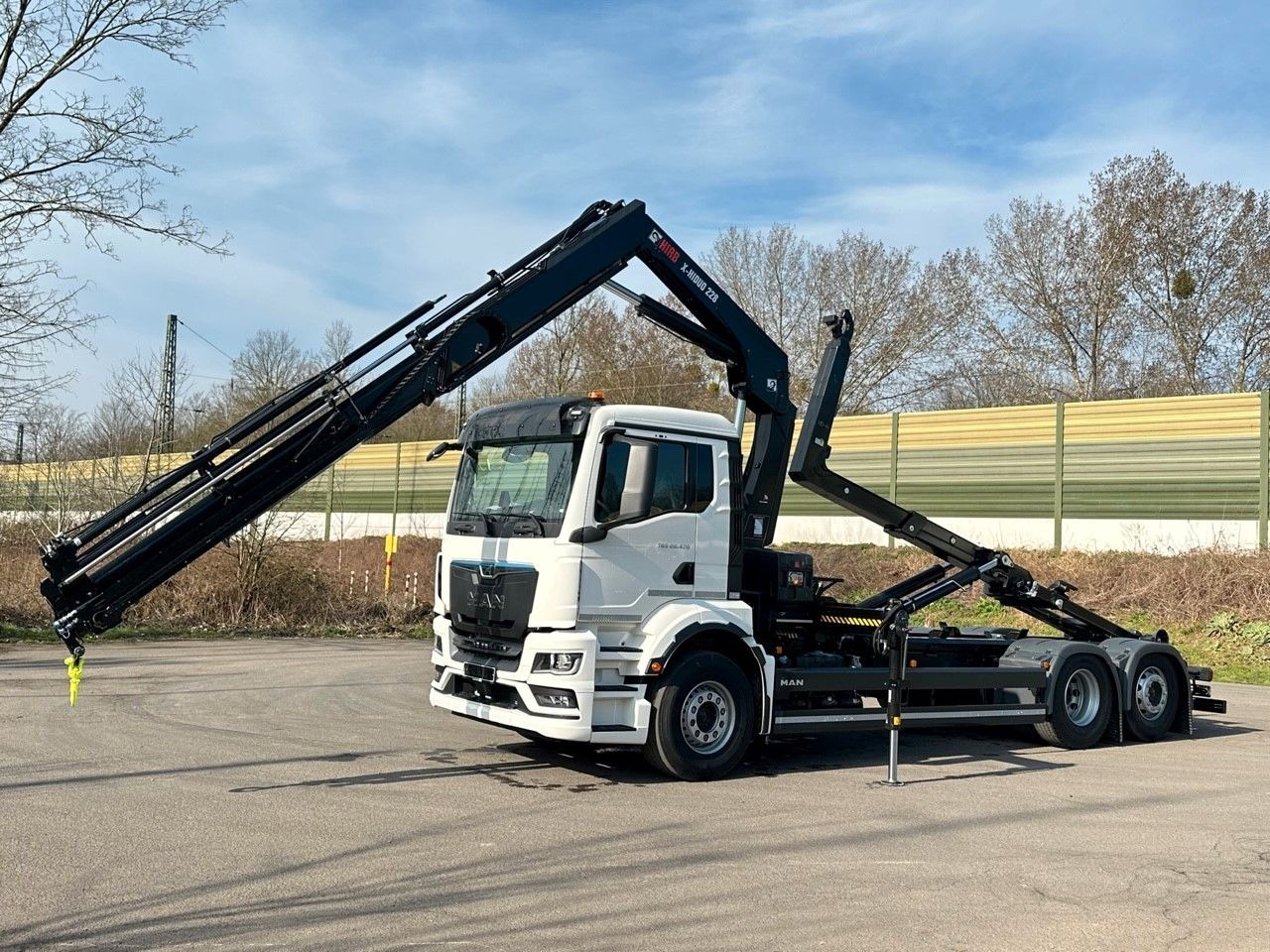 Kamion sa hidrauličnom kukom, Kamion sa dizalicom MAN TGS 26.470 6x2 Abrollkipper + Kran Hiab 228-4: slika 11