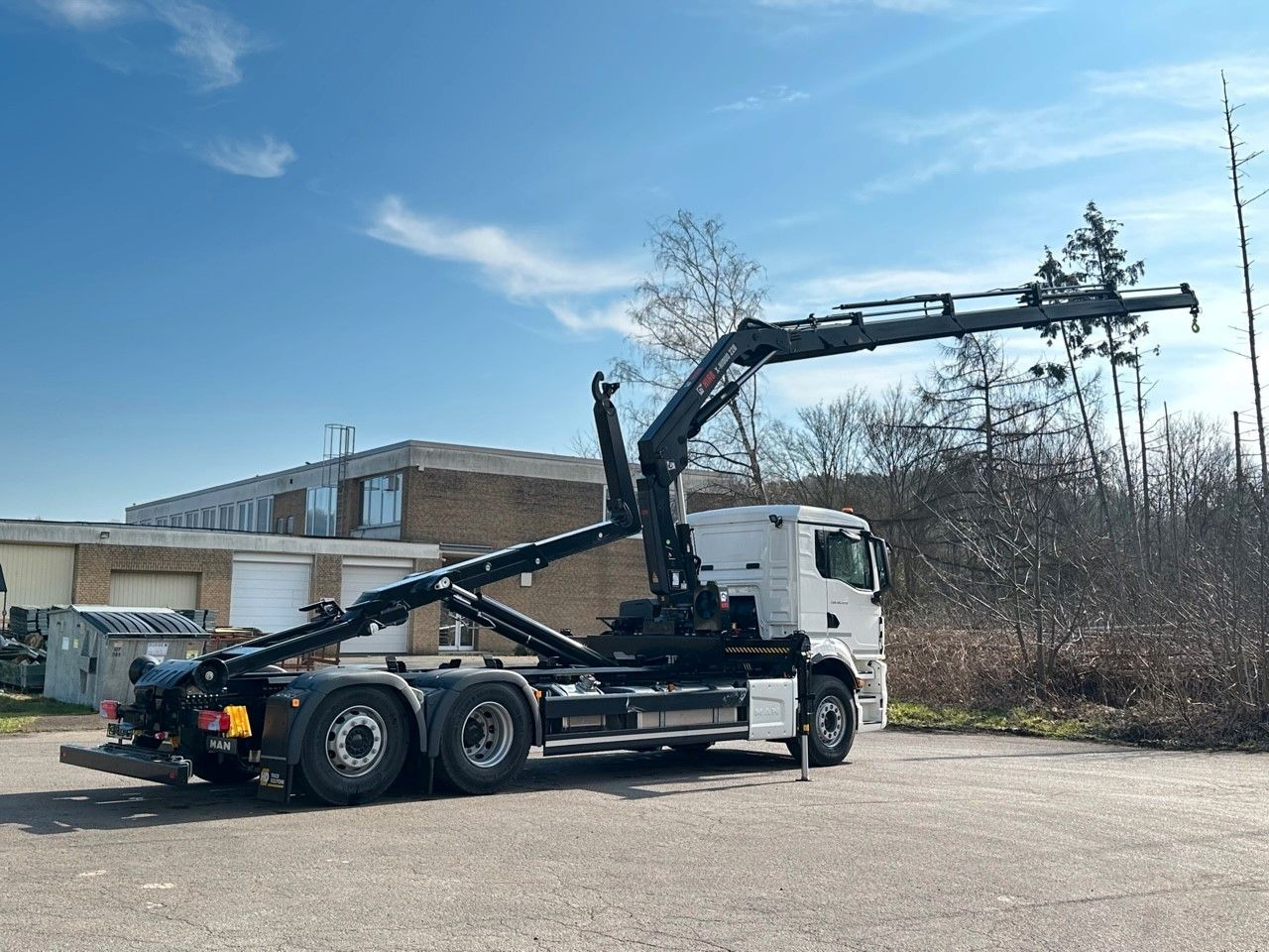 Kamion sa hidrauličnom kukom, Kamion sa dizalicom MAN TGS 26.470 6x2 Abrollkipper + Kran Hiab 228-4: slika 9