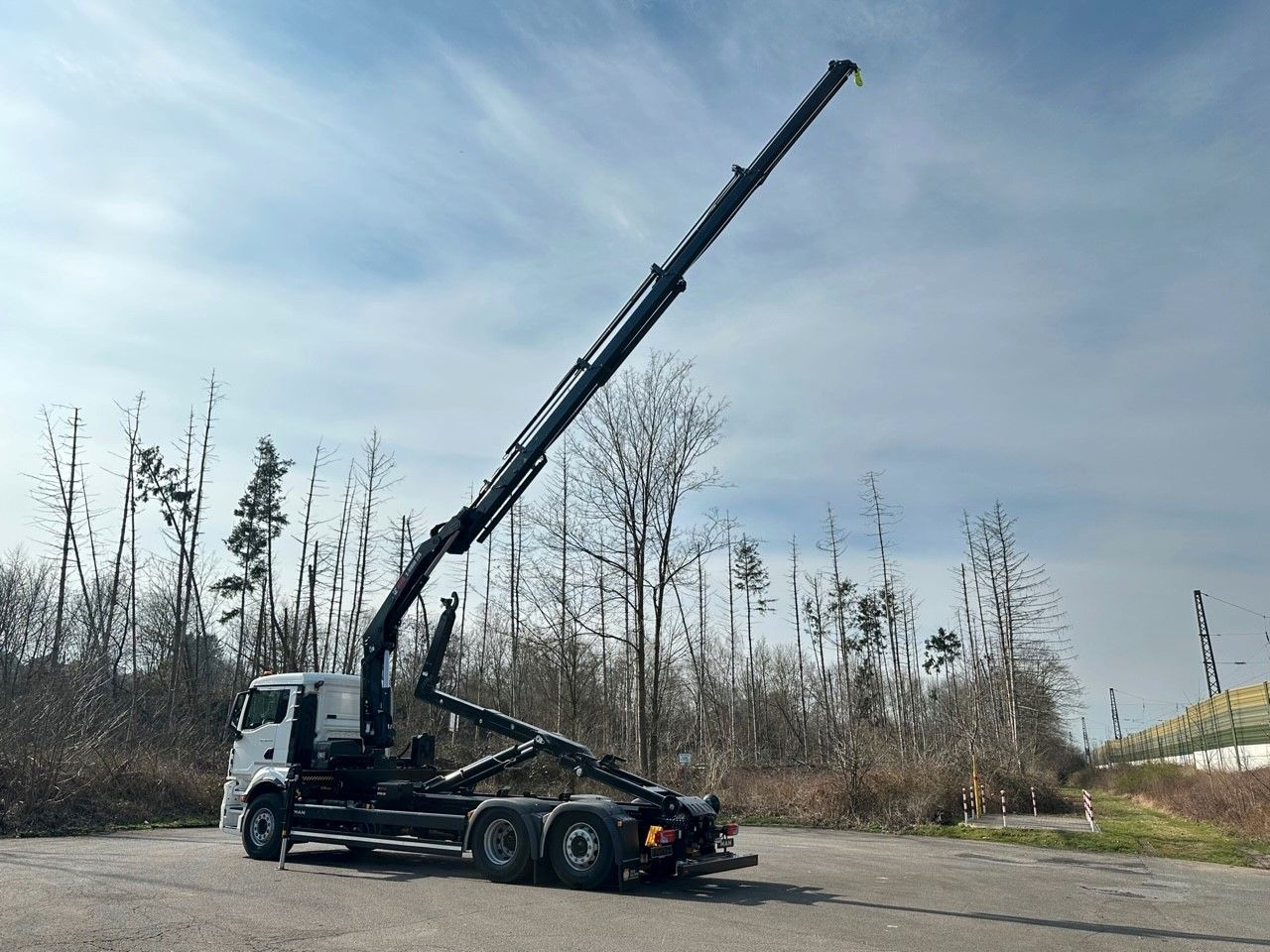 Kamion sa hidrauličnom kukom, Kamion sa dizalicom MAN TGS 26.470 6x2 Abrollkipper + Kran Hiab 228-4: slika 6