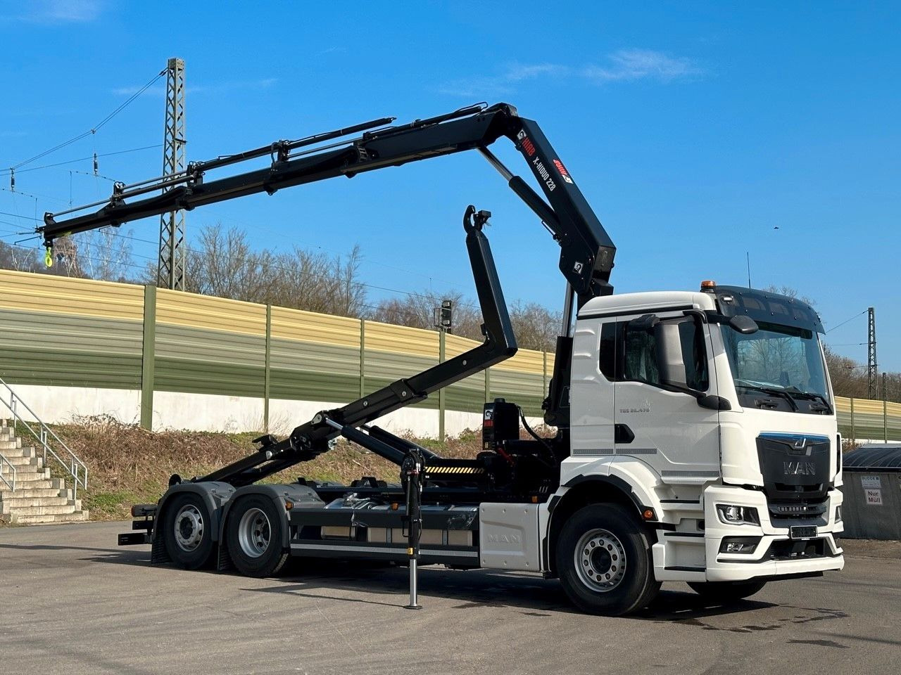 MAN TGS 26.470 6x2 Abrollkipper + Kran Hiab 228-4 - Kamion sa hidrauličnom kukom, Kamion sa dizalicom: slika 3 MAN TGS 26.470 6x2 Abrollkipper + Kran Hiab 228-4 - Kamion sa hidrauličnom kukom, Kamion sa dizalicom: slika 3
