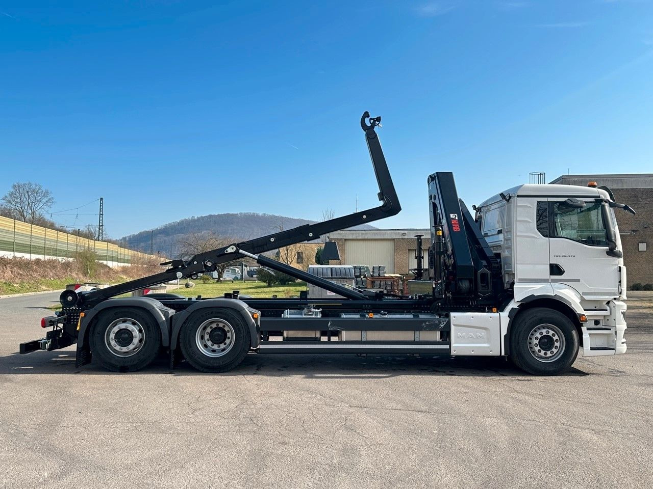 Kamion sa hidrauličnom kukom, Kamion sa dizalicom MAN TGS 26.470 6x2 Abrollkipper + Kran Hiab 228-4: slika 12