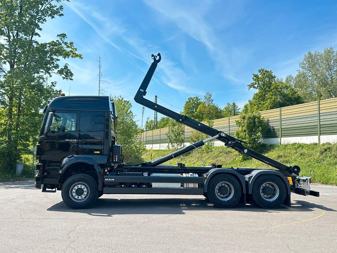 MAN TGS 33.520 6X4 Euro6e Abrollkipper MULTILIFT - Kamion sa hidrauličnom kukom, Kamion sa dizalicom: slika 4 MAN TGS 33.520 6X4 Euro6e Abrollkipper MULTILIFT - Kamion sa hidrauličnom kukom, Kamion sa dizalicom: slika 4