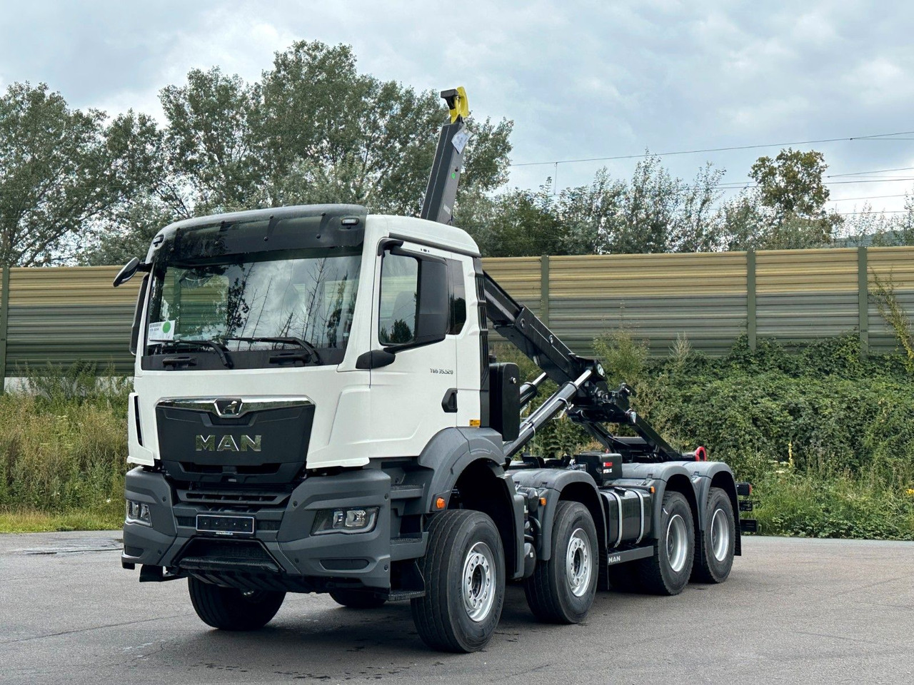 MAN TGS 35.520 8x4 Euro6e MultiLift 25s59 - Kamion sa hidrauličnom kukom: slika 2 MAN TGS 35.520 8x4 Euro6e MultiLift 25s59 - Kamion sa hidrauličnom kukom: slika 2