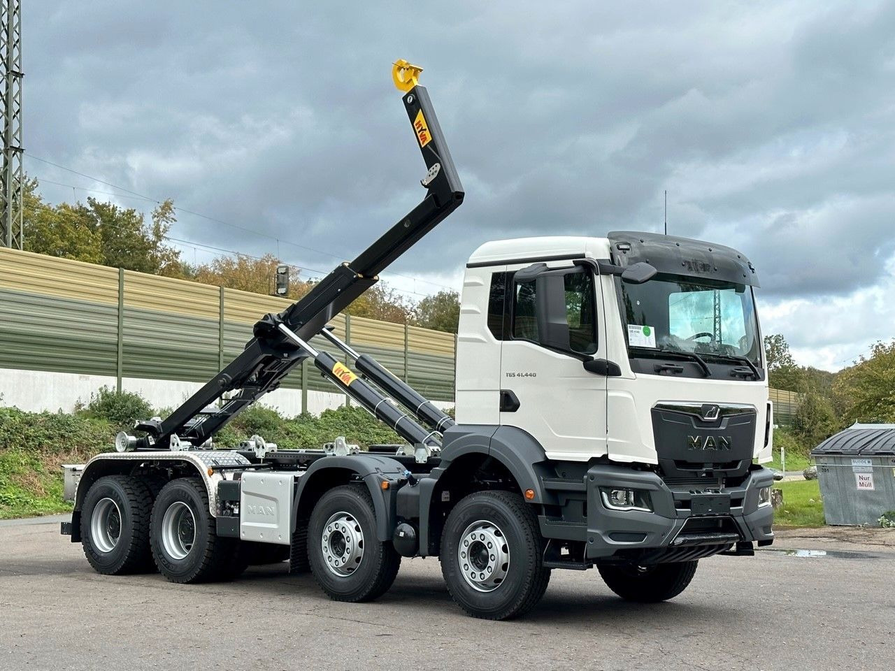 MAN TGS 41.440 8x4 Euro6e Hyva 26-55 Abrollkipper - Kamion sa hidrauličnom kukom: slika 1 MAN TGS 41.440 8x4 Euro6e Hyva 26-55 Abrollkipper - Kamion sa hidrauličnom kukom: slika 1